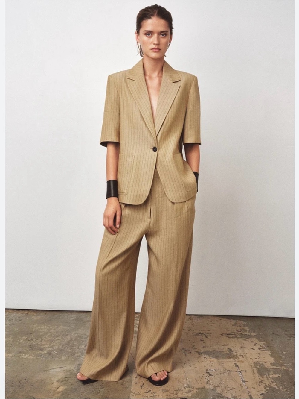 Zara Tan Pinstripe Short-Sleeve suit ( Blazer and pants)